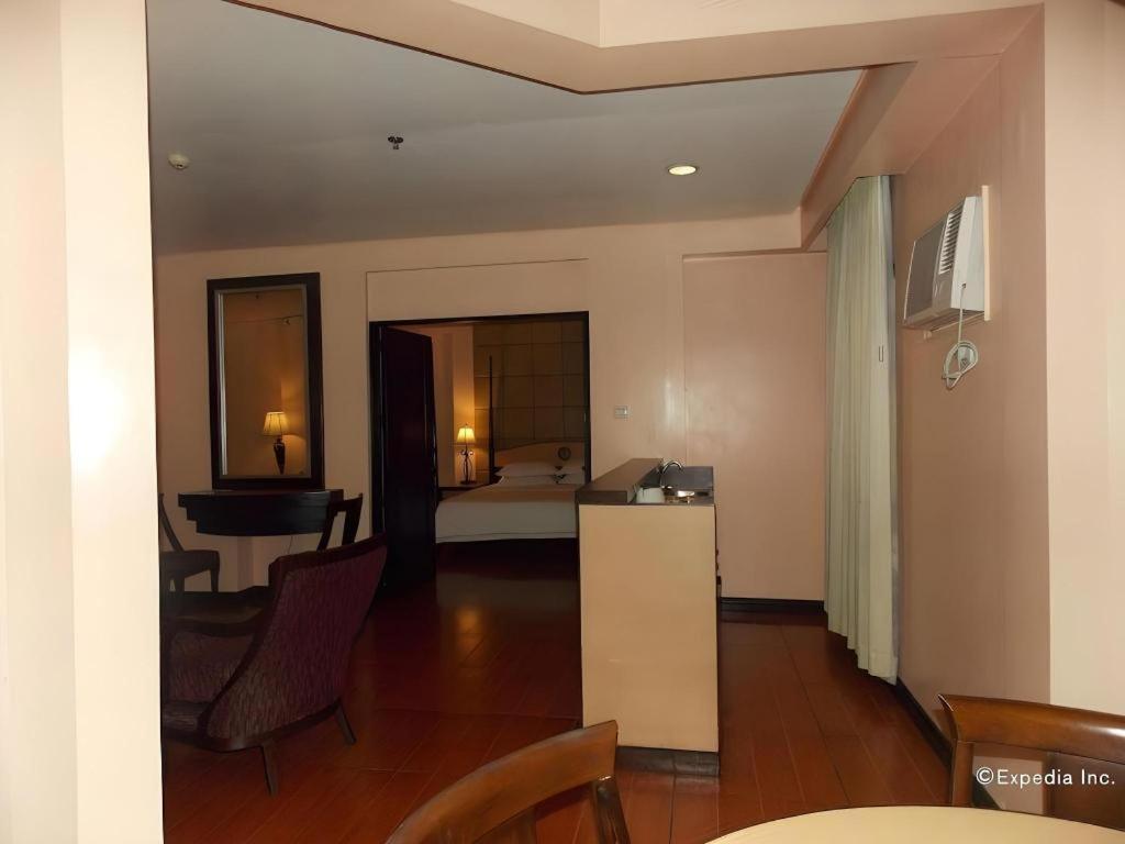 Planta Centro Bacolod Hotel & Residences Kültér fotó
