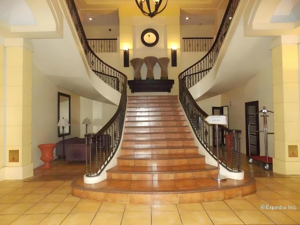 Planta Centro Bacolod Hotel & Residences Kültér fotó