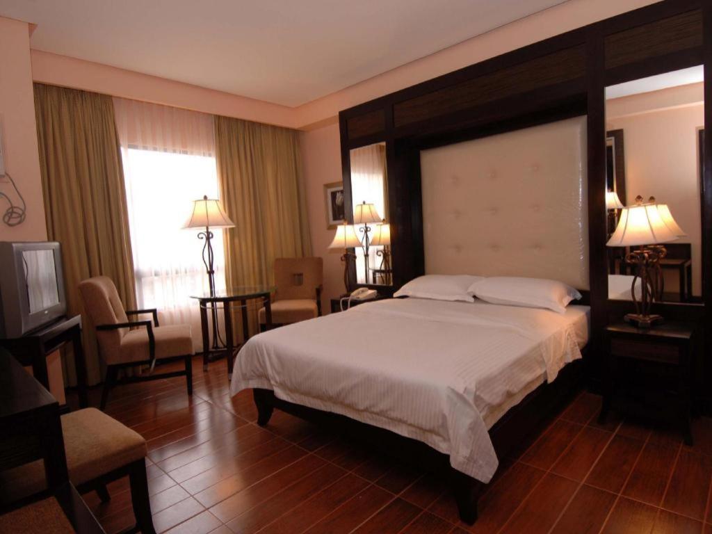 Planta Centro Bacolod Hotel & Residences Kültér fotó
