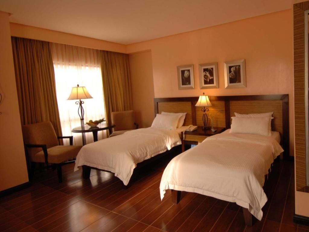 Planta Centro Bacolod Hotel & Residences Kültér fotó