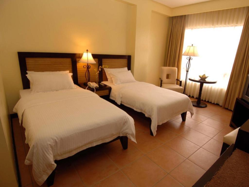 Planta Centro Bacolod Hotel & Residences Kültér fotó