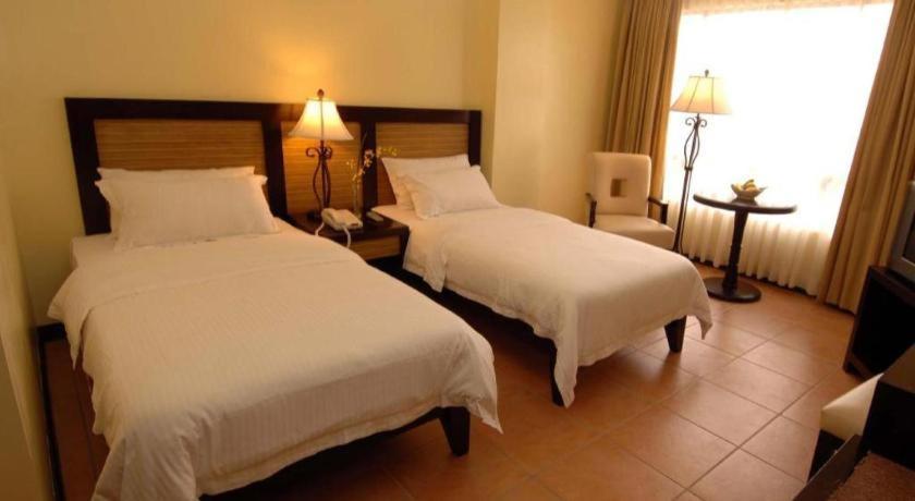 Planta Centro Bacolod Hotel & Residences Kültér fotó