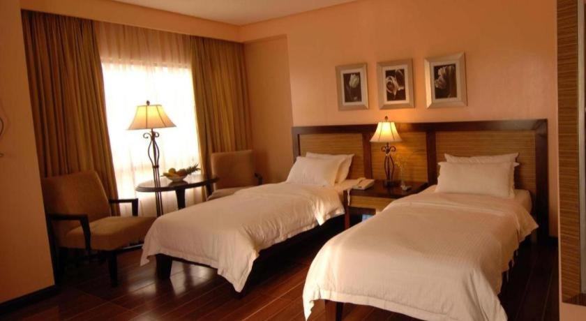 Planta Centro Bacolod Hotel & Residences Kültér fotó
